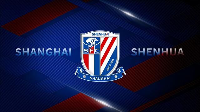 第20分钟，利物浦前场进攻厄德高禁区防守萨拉赫时手拍球裁判没有表示。